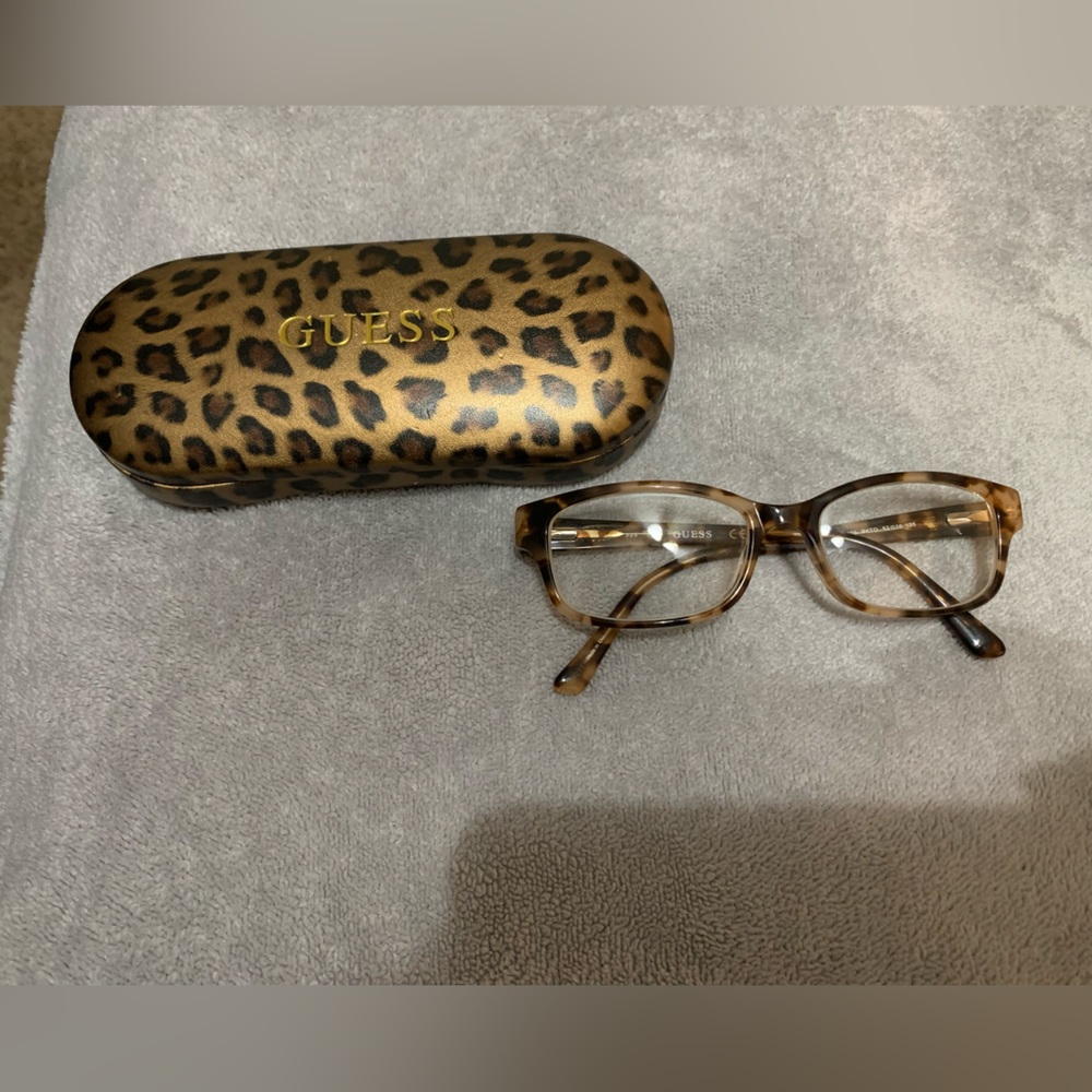 Women’s Guess eyeglasses, tortoise shell in color, perfect condition.
